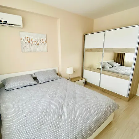 Апартамент Plovediv & Private Parking - Walk To Old Town And Main Street Пловдив