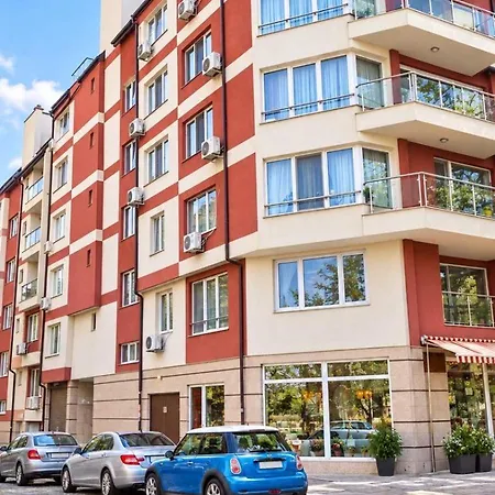 Апартамент Plovediv & Private Parking - Walk To Old Town And Main Street *