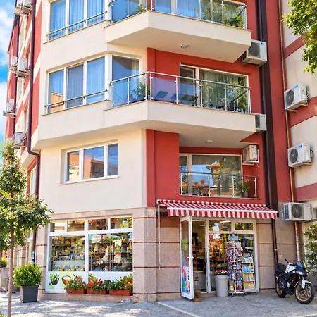 Апартамент Plovediv & Private Parking - Walk To Old Town And Main Street *